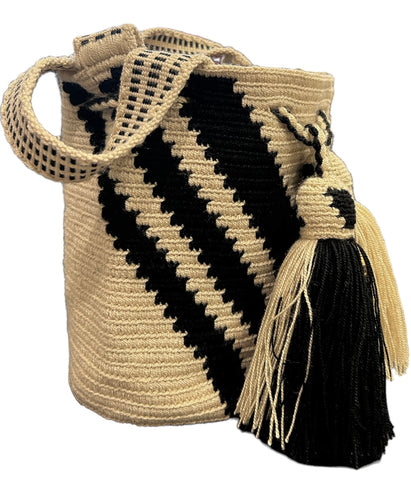 Wayuu estampado en colores crudo y negro  tamaño S