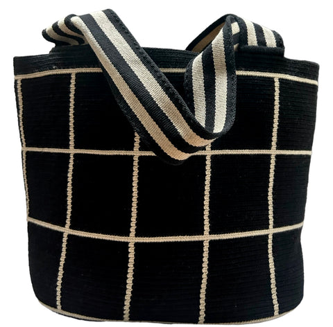 Wayuu estampado en colores negro y crudo. Tote bag.